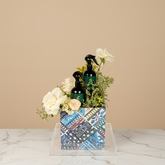 تنسيق ورد أنيق مع مرشين عطريين للمنزل