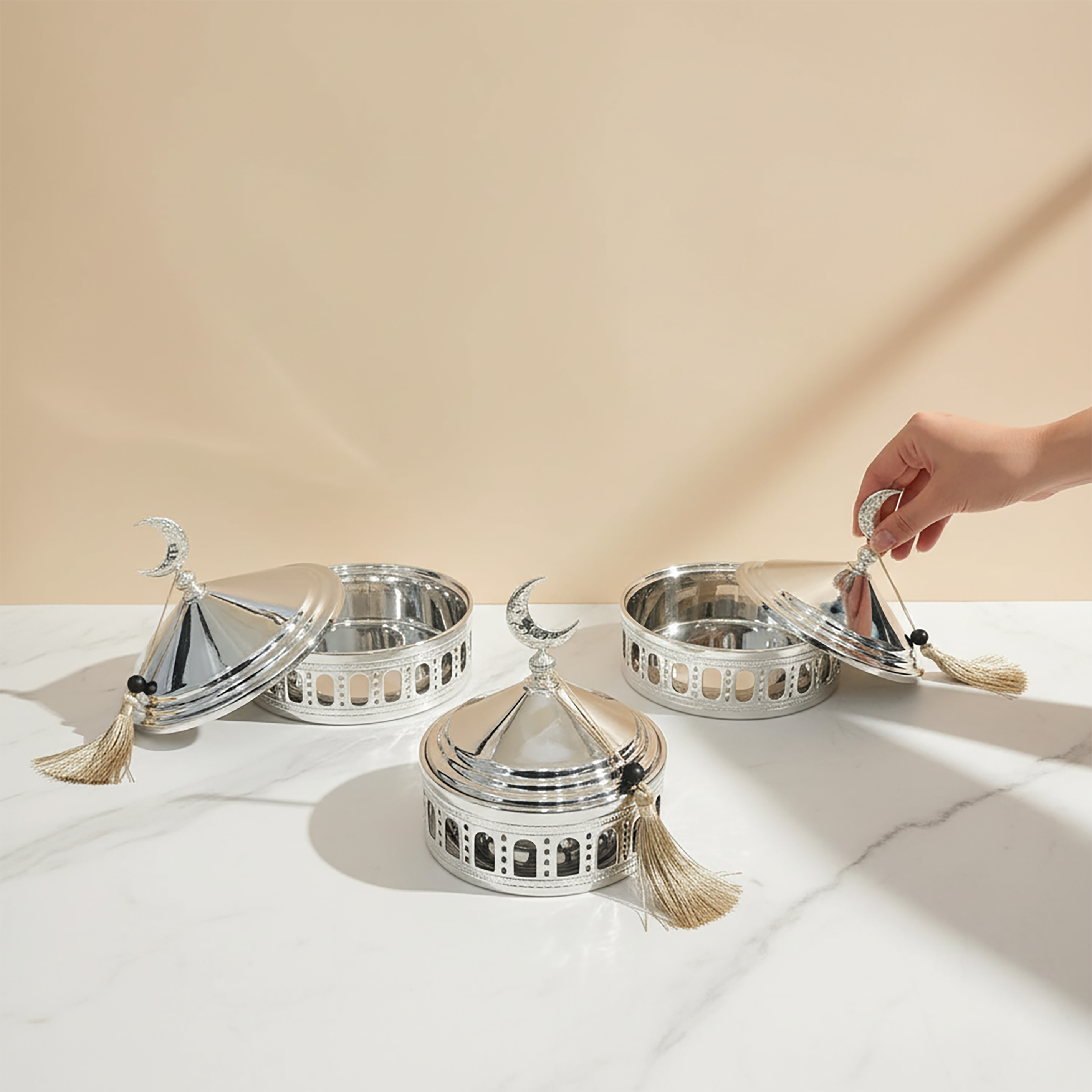 طقم مكون من 3 أطباق حلا مع أغطية رمضانية