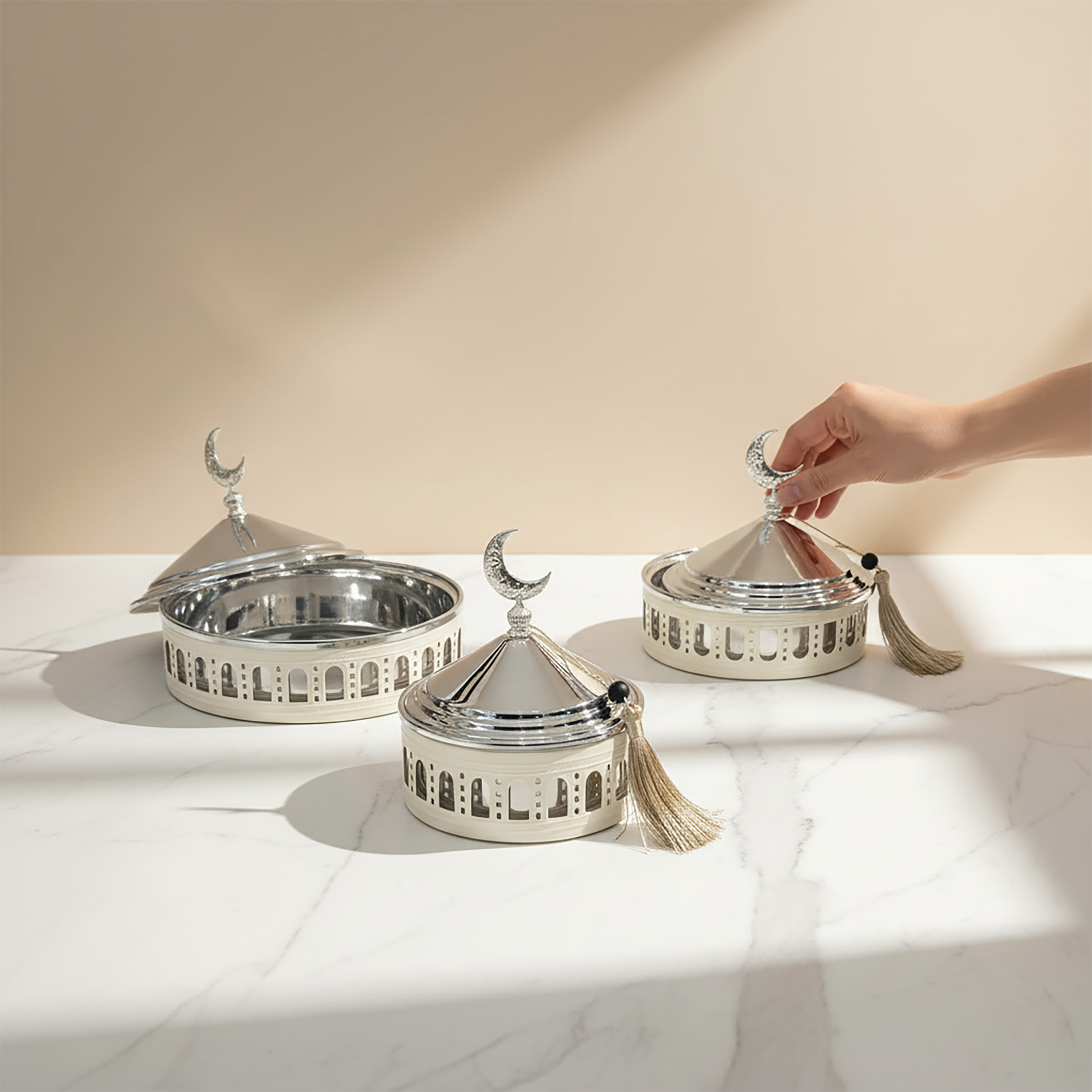 طقم مكون من 3 أطباق حلا مع أغطية رمضانية