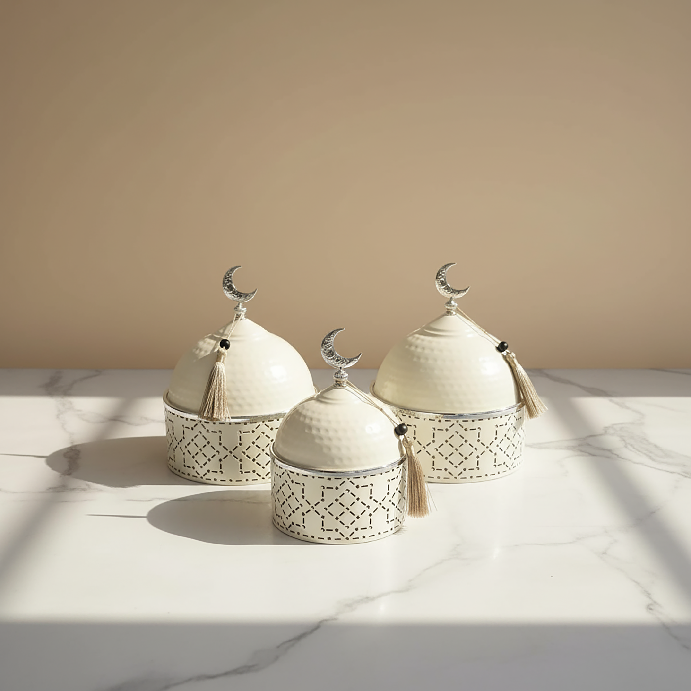 طقم مكون من 3 أطباق حلا مع أغطية رمضانية