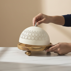 طبق خشبي كبير مع غطاء معدني 