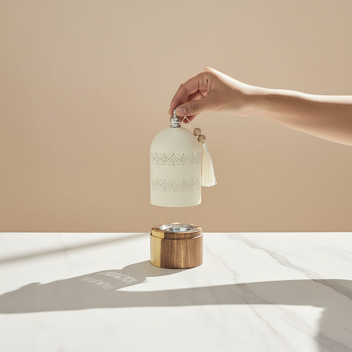 مبخر خشبي مع غطاء معدني