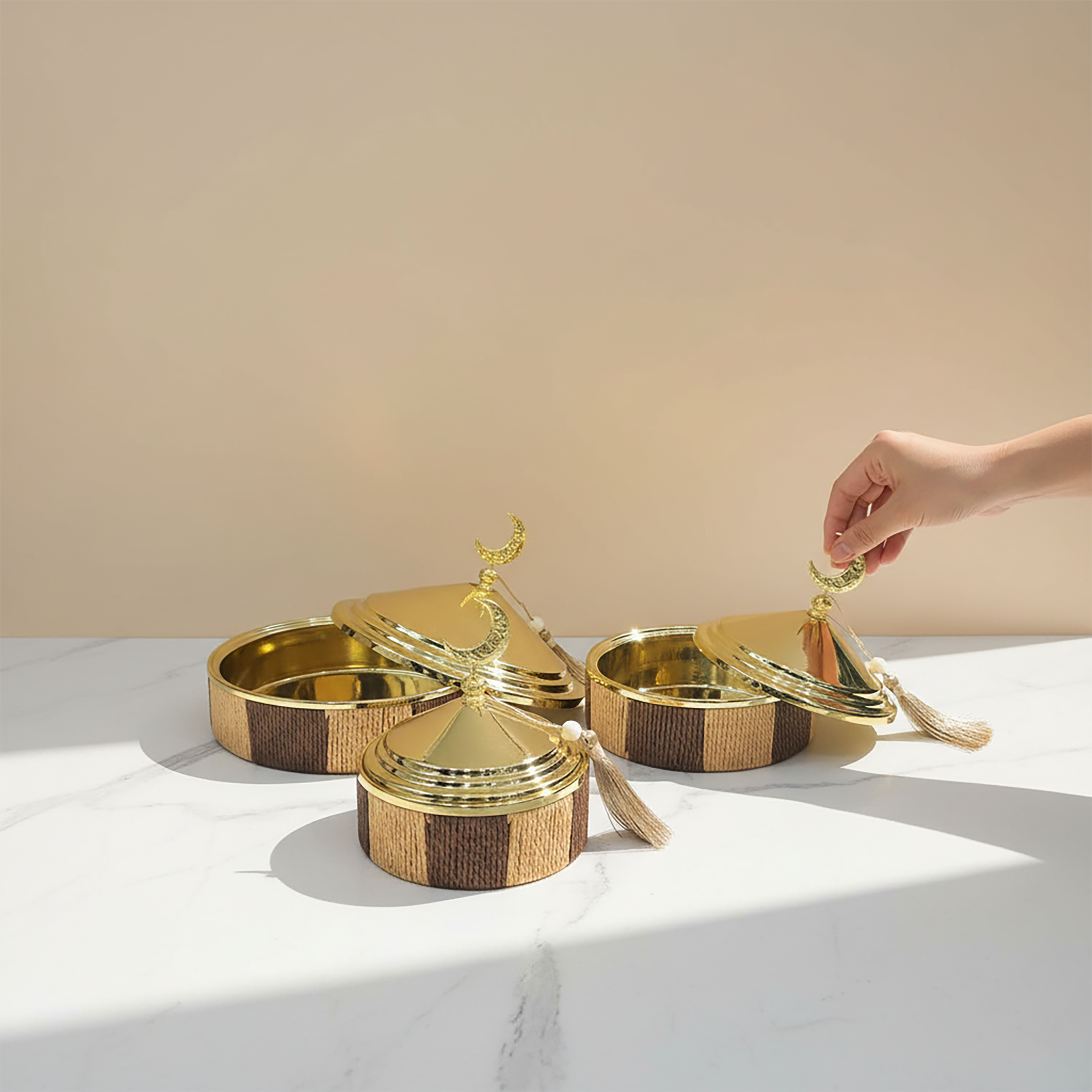 طقم مكون من 3 أطباق حلا مع أغطية رمضانية