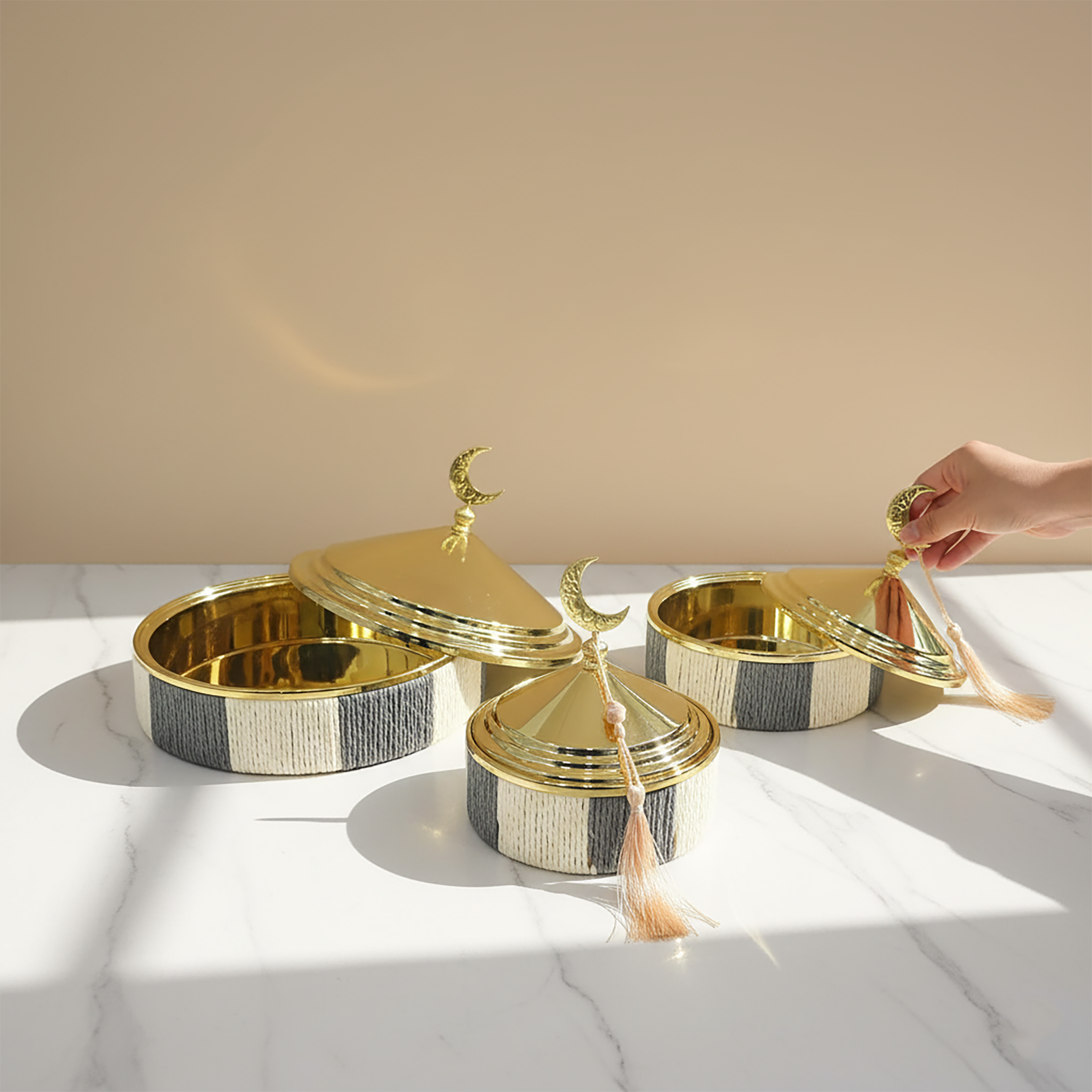 طقم مكون من 3 أطباق حلا مع أغطية رمضانية