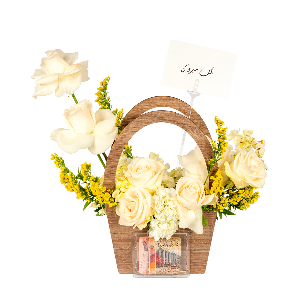 تنسيق ورد أنيق في سلة خشبية مع امكانية إضافه كرت تهنئة
