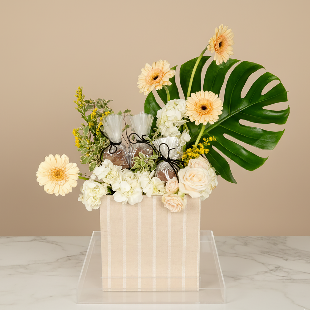 Flower arrangement with chocolate