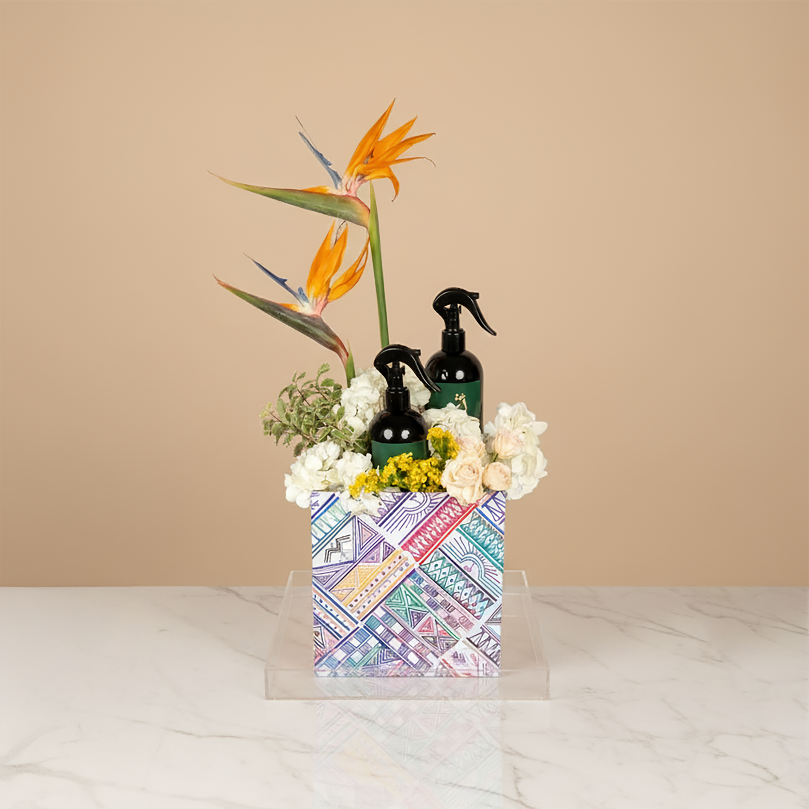 تنسيق ورد أنيق مع مرشين عطريين للمنزل