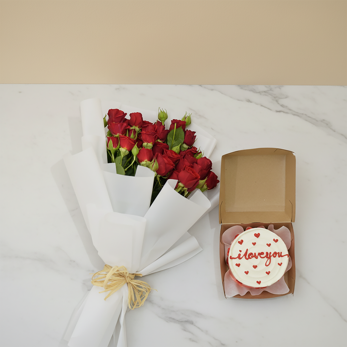 بوكيه ورد مع كيك