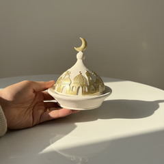 طبق مع غطاء بنقش رمضاني